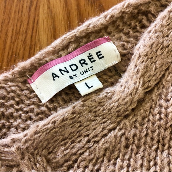 Soft sweater with cable knit details - Picture 3 of 6